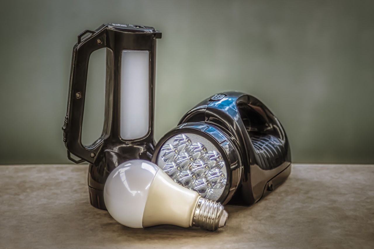 short wave uv light flashlight